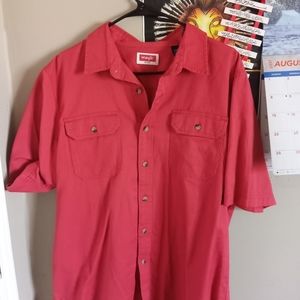 Shirt that is made by Wrangler